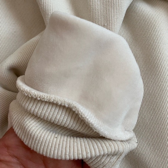 Sweat - Picture 4 of 4